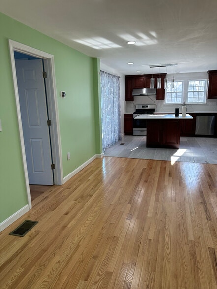 Building Photo - 11 Sherbrooke Ave