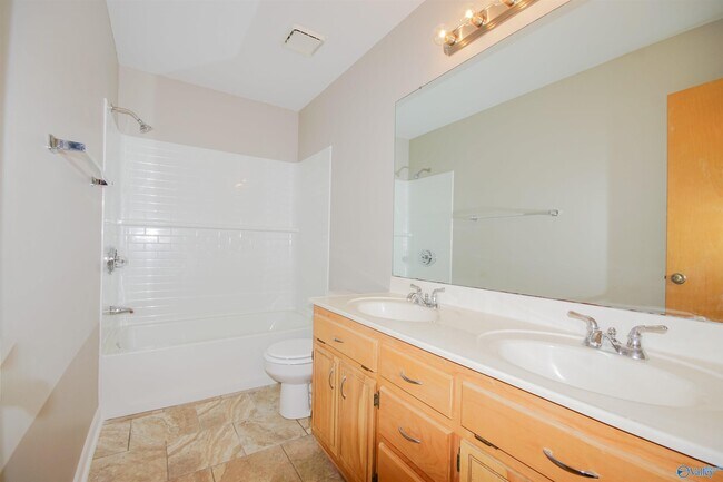 Building Photo - 105 Oakwood Meadows Dr