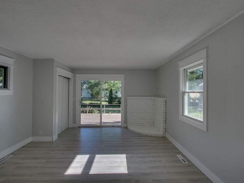 Building Photo - 1865 Maple Dr