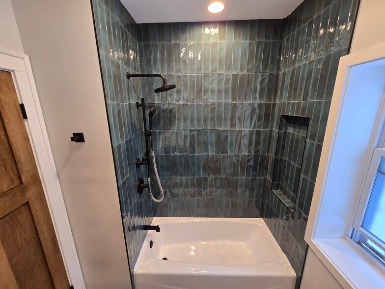 Building Photo - 240 Lathrop Ave