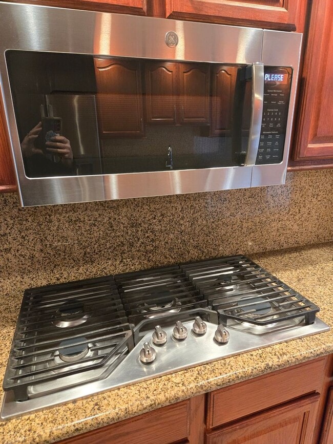 Building Photo - HUGE Bonus room ! Remodeled !  Hardwood Flooring Throughout & New Carpet in Bedrooms, Tile, Grani...