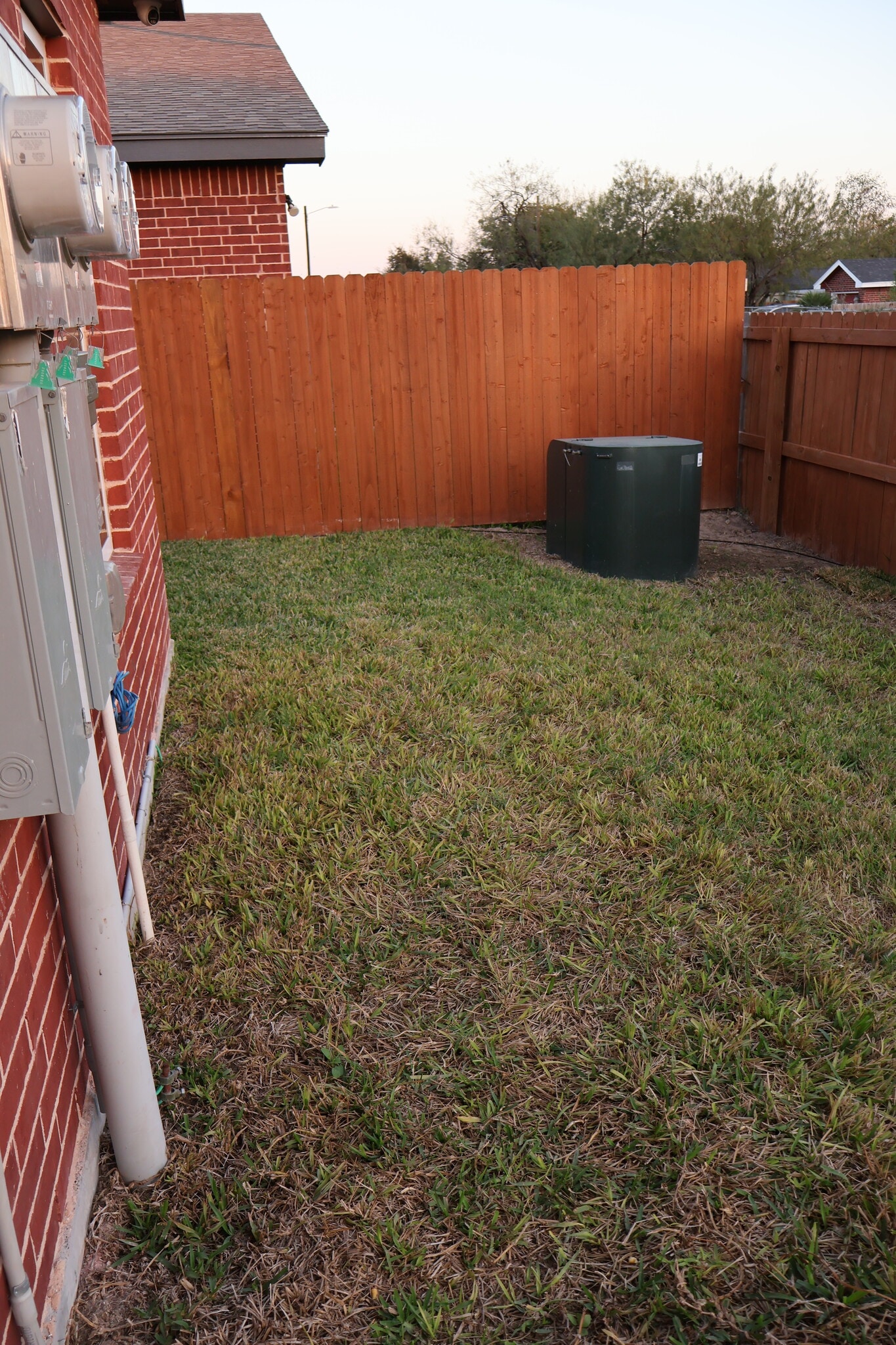 Building Photo - 1005 Hidden Hills St