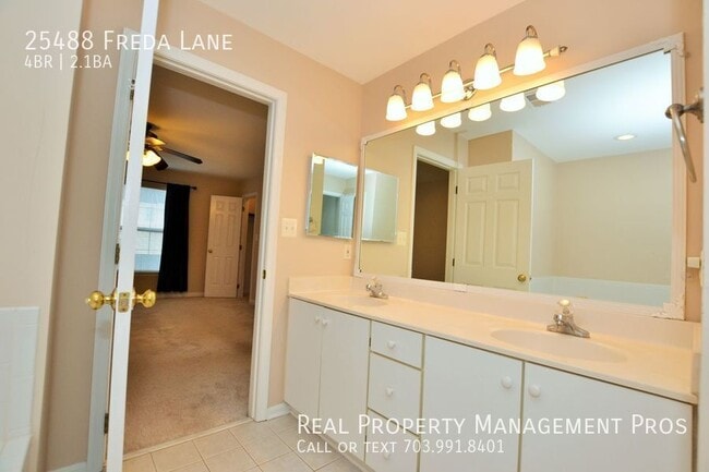 Building Photo - 25488 Freda Ln