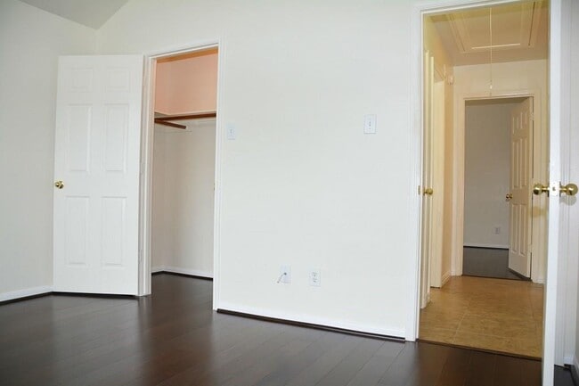 Building Photo - 8047 High Hollow Ln