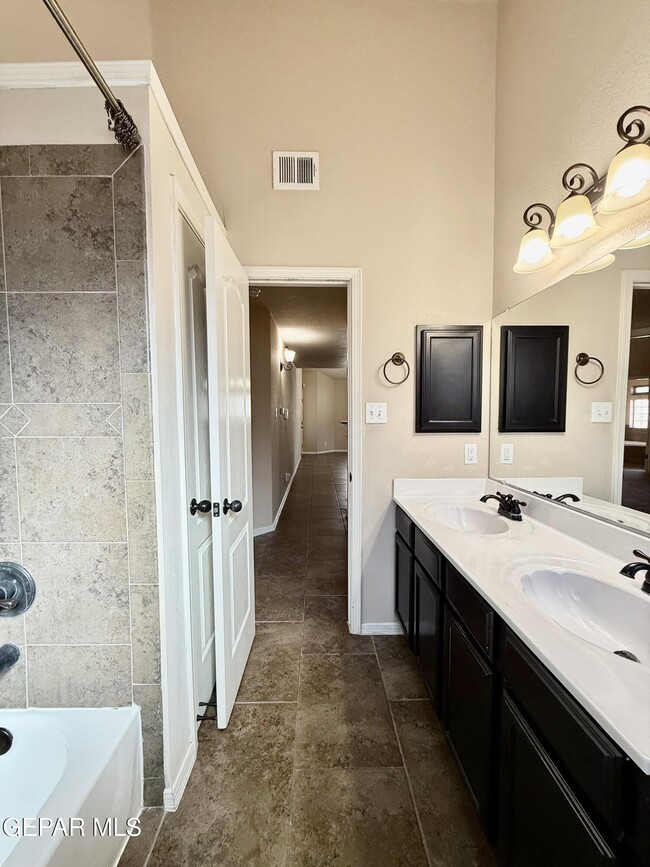 Building Photo - 11353 Bullseye St