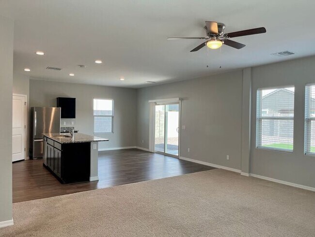 Building Photo - Home in Litchfield Park at Canyon Views! 5bd 3ba! Mountain Views!