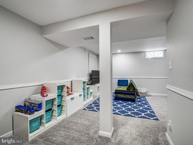 Building Photo - 15744 Beau Ridge Dr