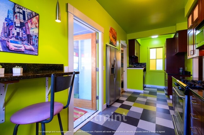 Building Photo - 750 N 75th St