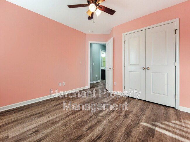 Building Photo - 4 Wisner Ct