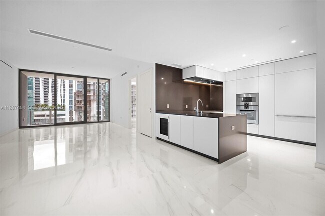 Building Photo - 300 Biscayne Blvd Way