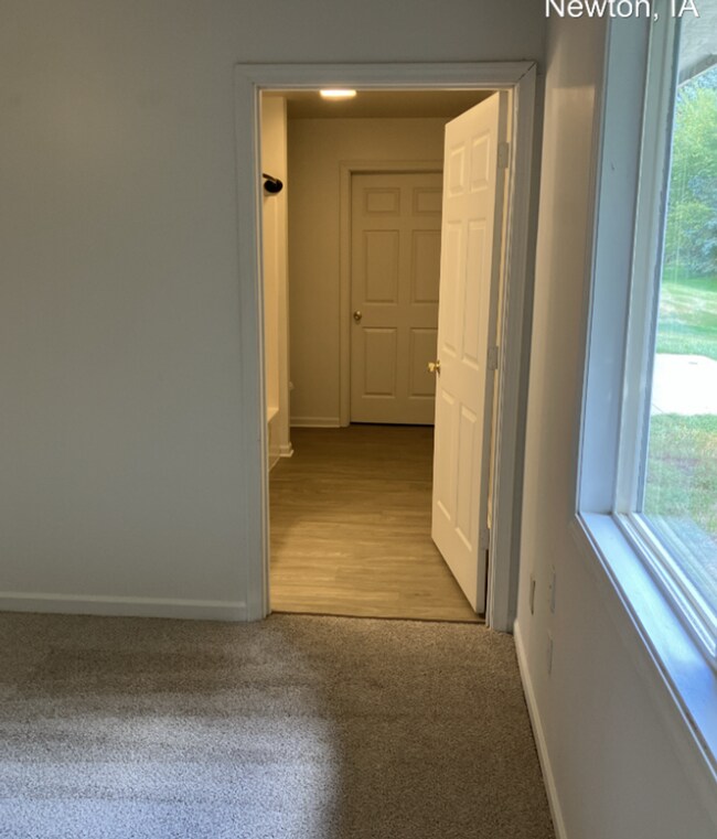 Building Photo - 3 Bedroom Home for rent in Newton, IA