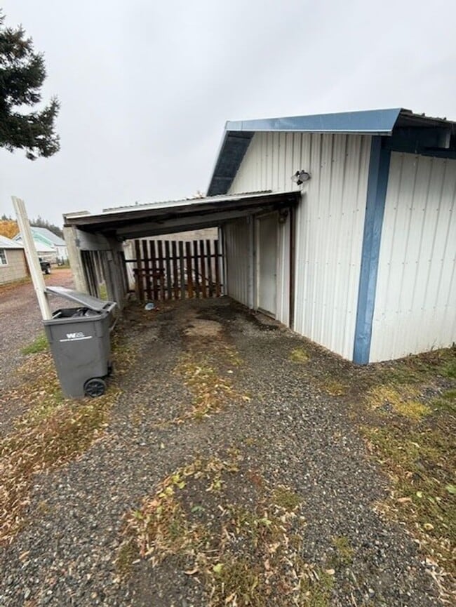 Building Photo - Great studio unit downtown.  Ready to occupy!