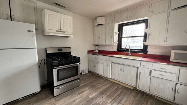 Building Photo - 2234 Fairview St