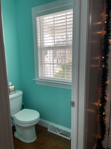 Building Photo - 1650 Mathew Dr