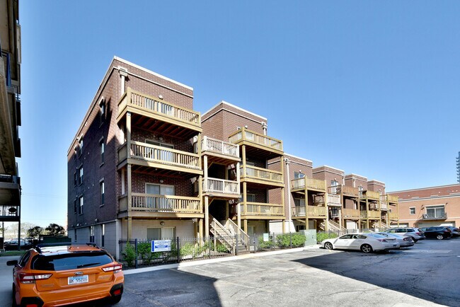 Building Photo - 1327 N Halsted St