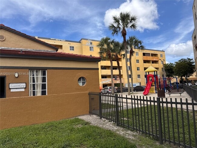 Building Photo - 14931 SW 82nd Ln