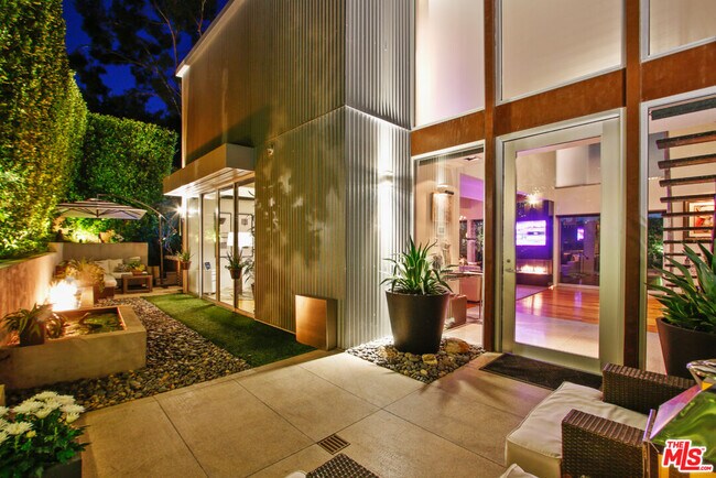 Building Photo - 9416 Beverlycrest Dr