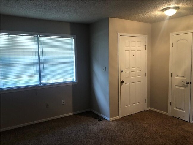 Building Photo - 211 S Carl St