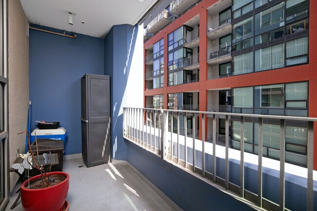 Building Photo - 321 Tenth Ave