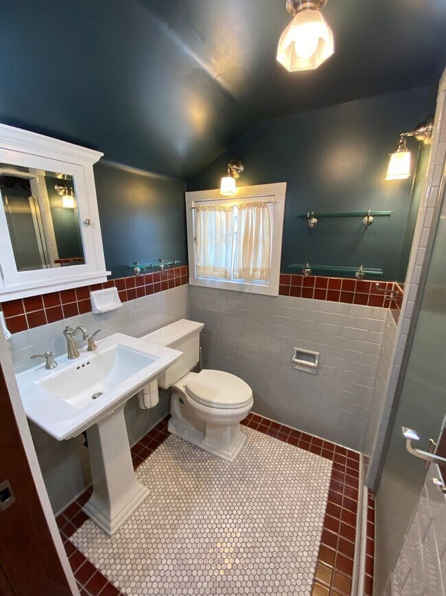 Building Photo - Beautiful Visalia Home Available Now!