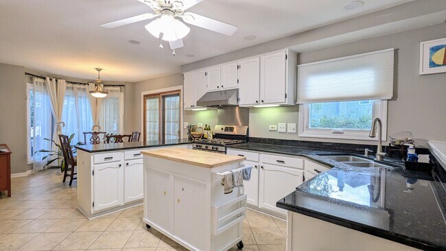 Building Photo - 14 Nicolette Ave