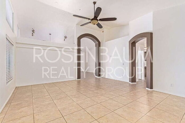 Building Photo - Gorgeous 3-bedrooms, 2-baths home in the d...