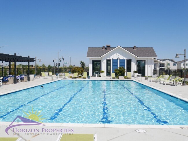 Building Photo - Modern Two-story 4 Bed 3.5 Bath 2,786 sqft...