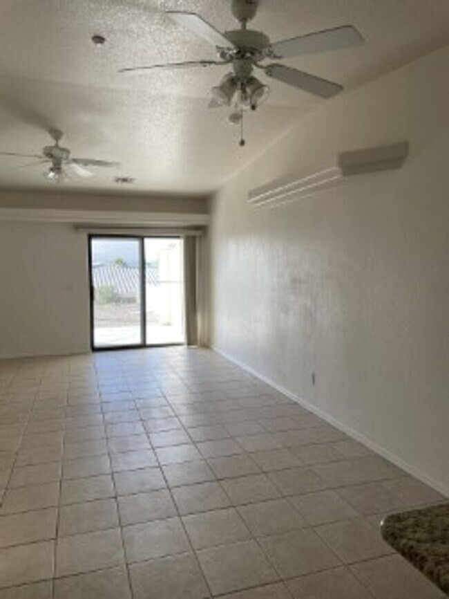 Building Photo - LAKE1335