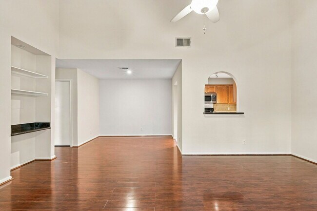 Building Photo - 1100 Augusta Dr