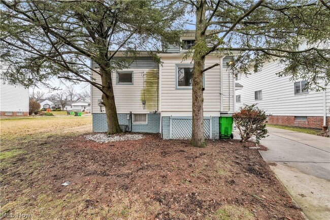 Building Photo - 11103 Lincoln Ave