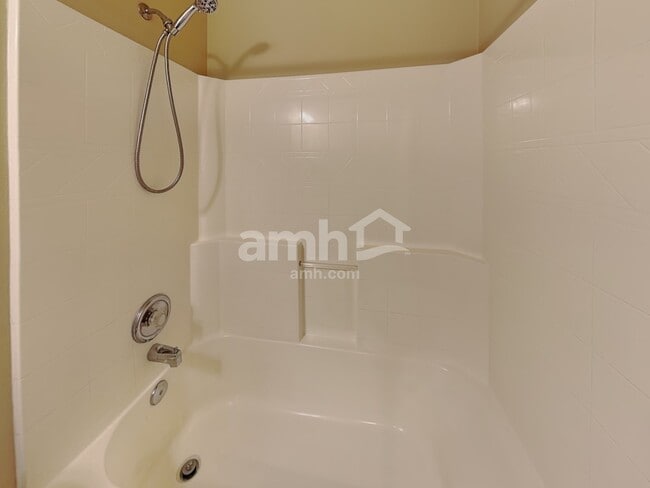 Building Photo - 684 E Full Moon St