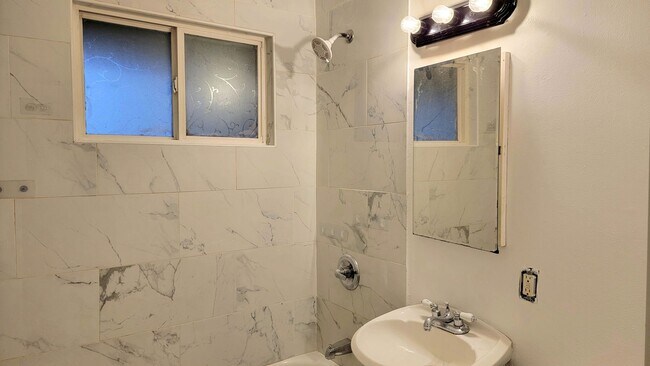 Building Photo - Freshly renovated, bright, and spacious, o...