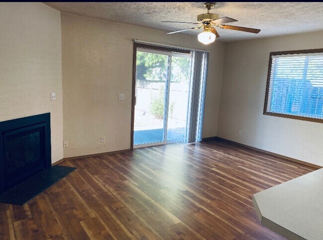 Building Photo - Silverton Duplex #13146