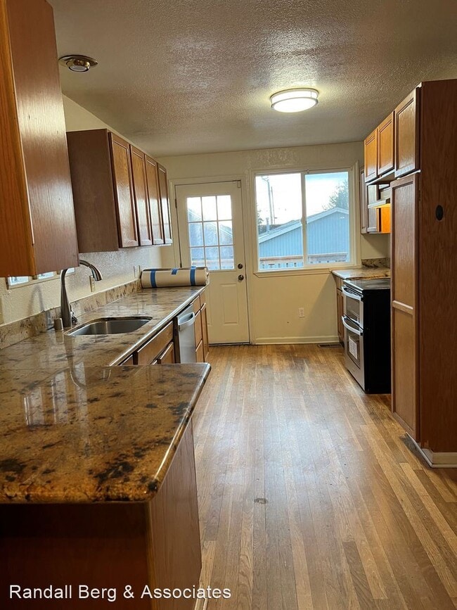 Building Photo - 2 br, 2 bath House - 10617 3rd Avenue SW