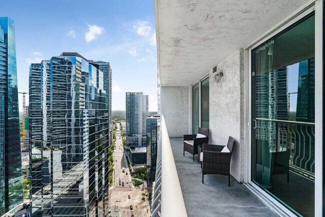 Building Photo - 1 SE 12th St