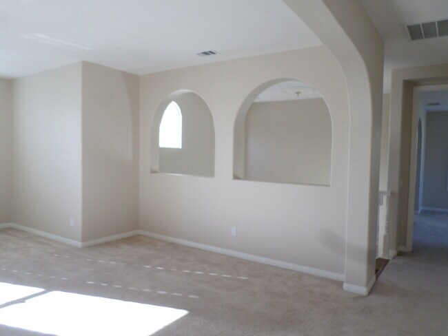 Building Photo - Gorgeous 4 bedroom 2.5 bath Temecula Home ...