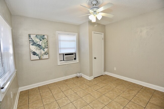 Building Photo - Cozy Cottage By The Sea!  3/2 Available 11...