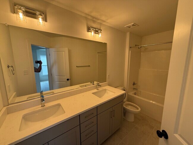 Building Photo - 15330 Oasis Sun Aly
