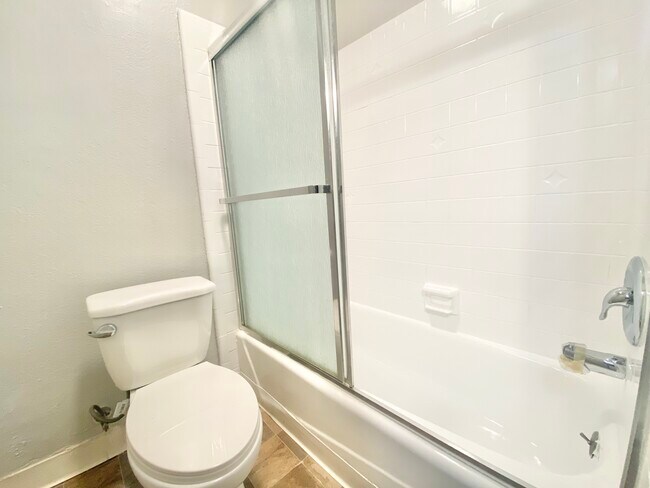Building Photo - 5557 Carlton Way