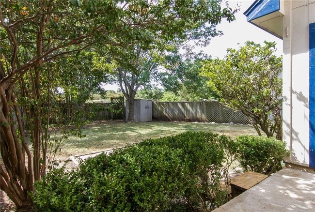 Building Photo - 6415 Jennings Dr
