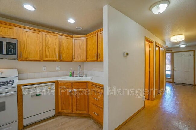 Building Photo - 5502 NE 89th Ave