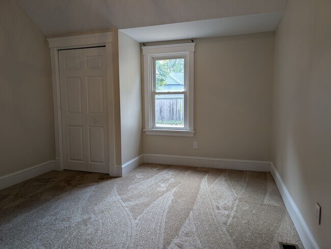 Building Photo - 2484 W 10th St