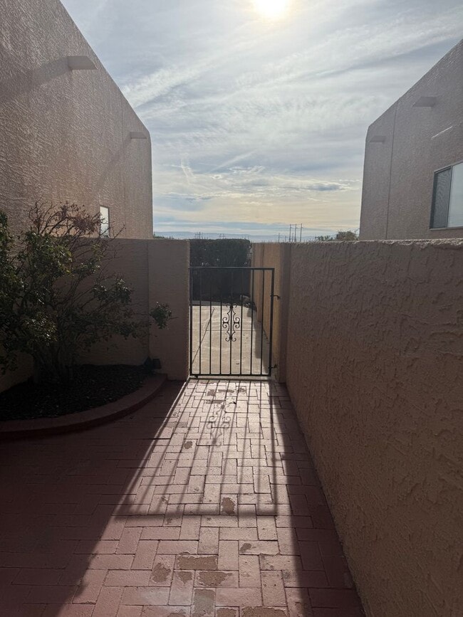 Building Photo - 2828 Monument Dr NW