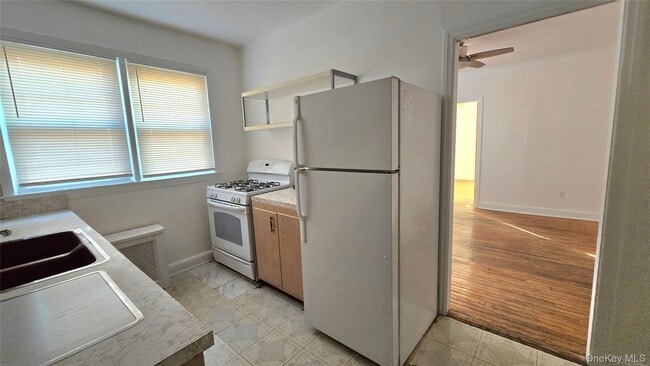 Building Photo - 68-09 Alderton St