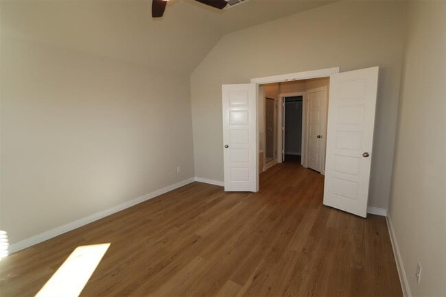 Building Photo - 1558 San Sebastien Dr