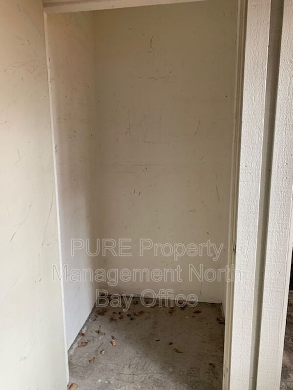 Building Photo - 2155 Meadowbrook Ct