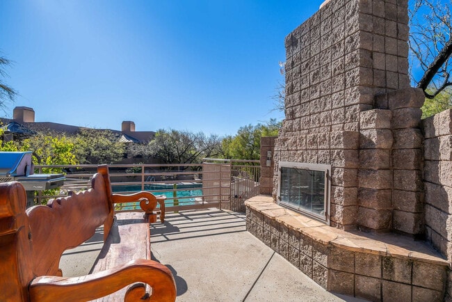 Building Photo - 6655 N Canyon Crest Dr
