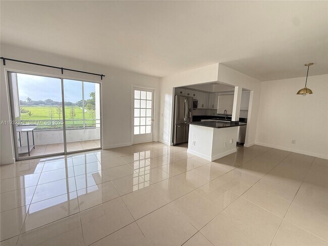 Building Photo - 2431 SW 82nd Ave