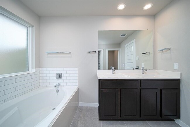 Building Photo - 7411 Victoria Brook Trace