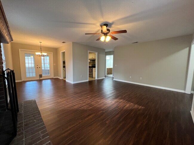 Building Photo - 31 Somerset Townhouse